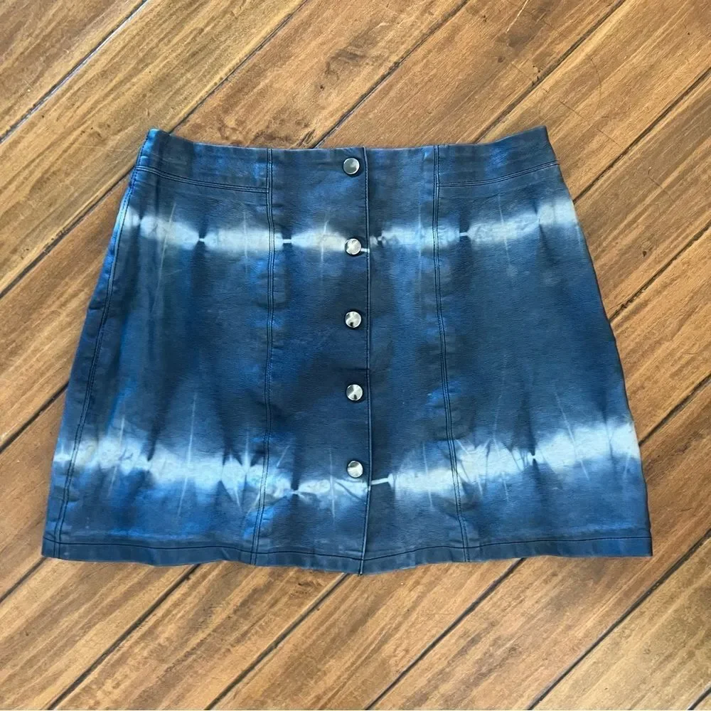 Faux Leather tie dye skirt - Picture 3 of 7